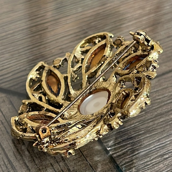 Vintage Antique Gold Victorian Style Pin with Faux Pearl & Oil Slick Gems - Picture 15 of 16